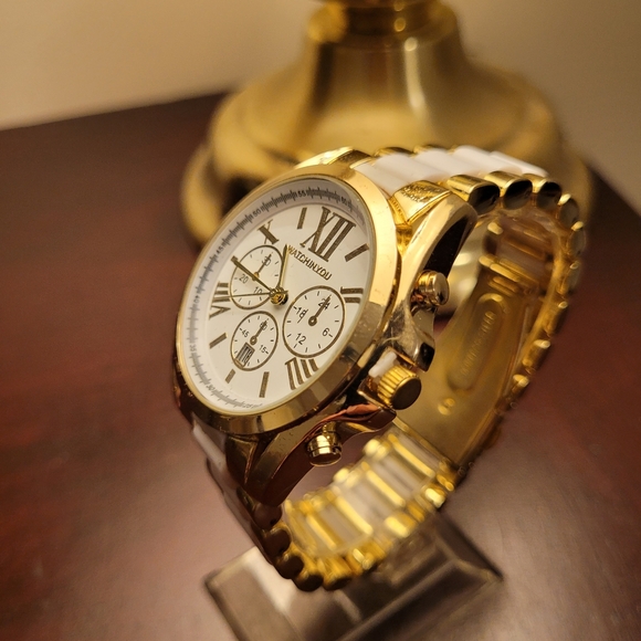Brand New White & Gold Women's Watch - Picture 2 of 4